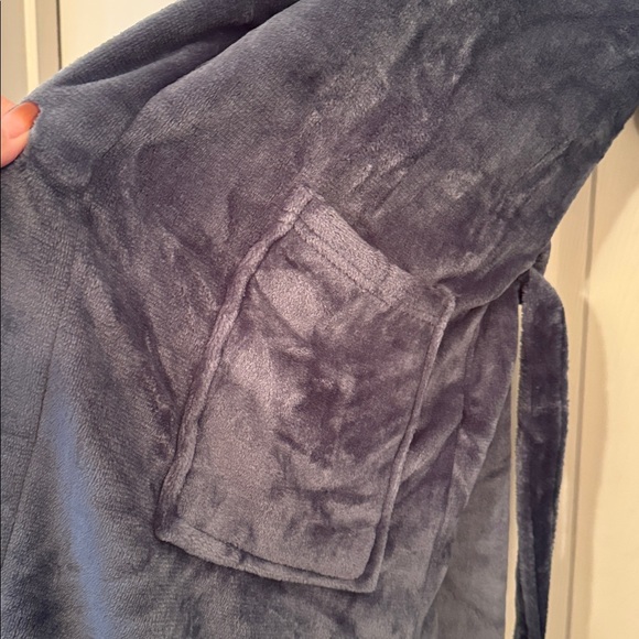 Tommy Bahama Plush Grayish Blue Bath Robe with plaid trim. NWT One Size - Picture 7 of 12